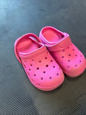 Croc style shoes